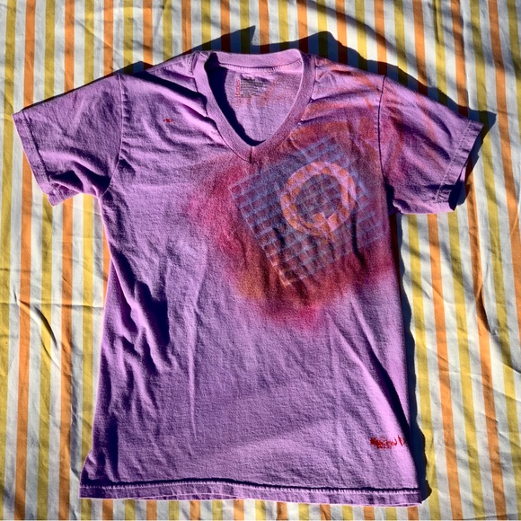Hanes Handmade V-Neck “Q” Purple Painted Letter Tee One of A Kind Size Small 💜 - Picture 11 of 16
